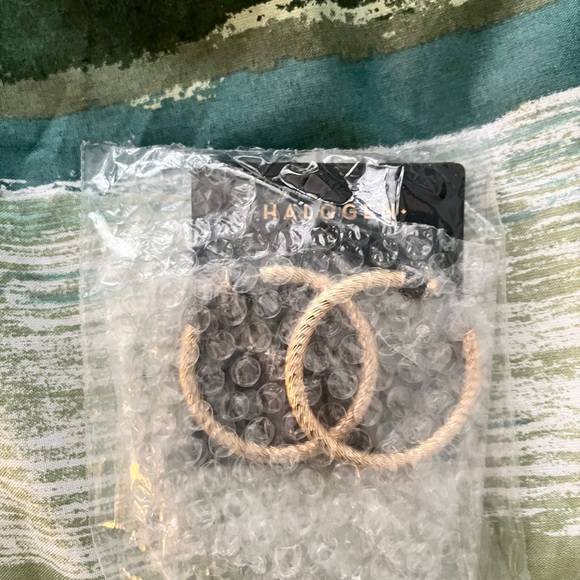 Halogen Gold Metal Hoop - 38mm Diamond cut design NWT - Picture 1 of 3